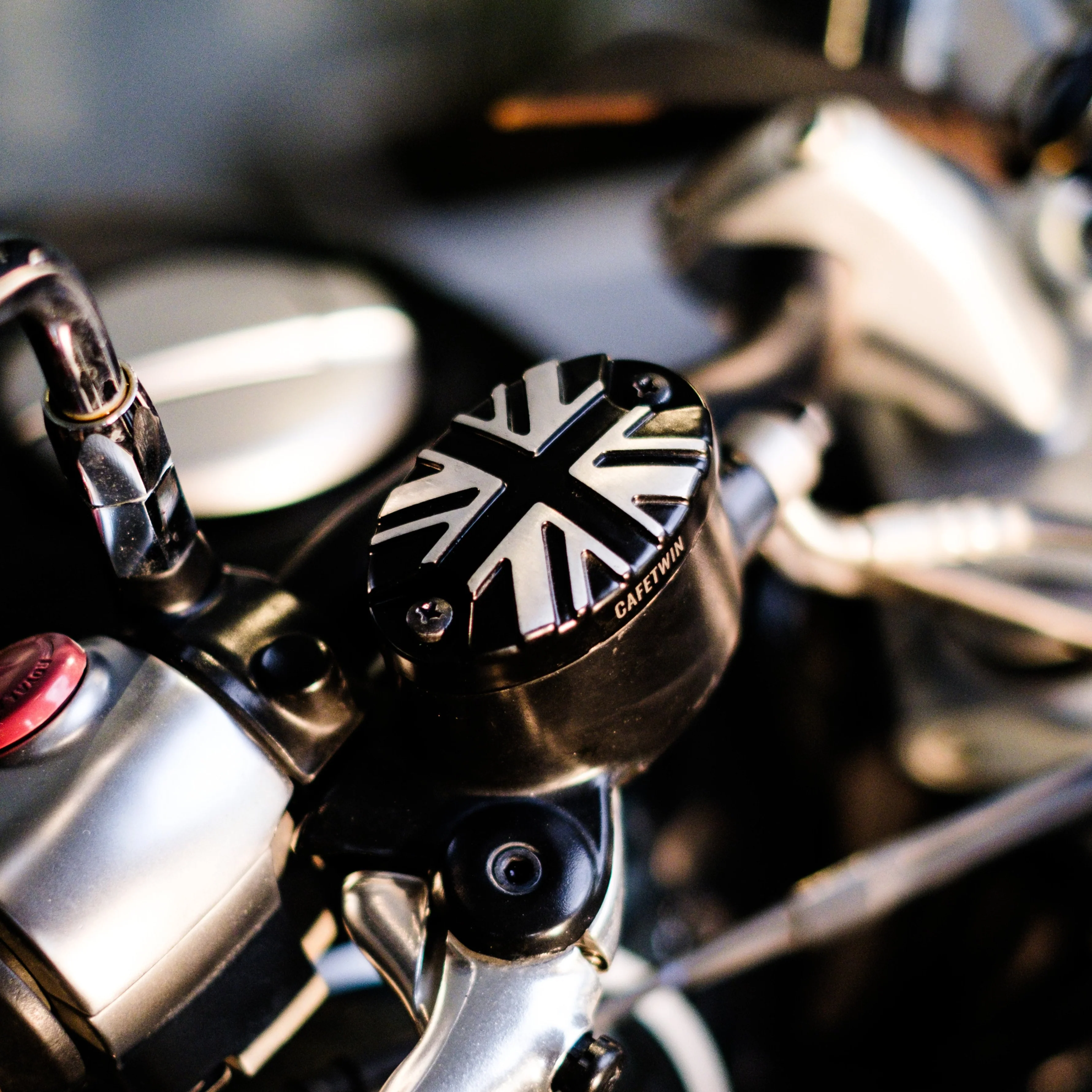 brake oil reservoir cap - Image 5