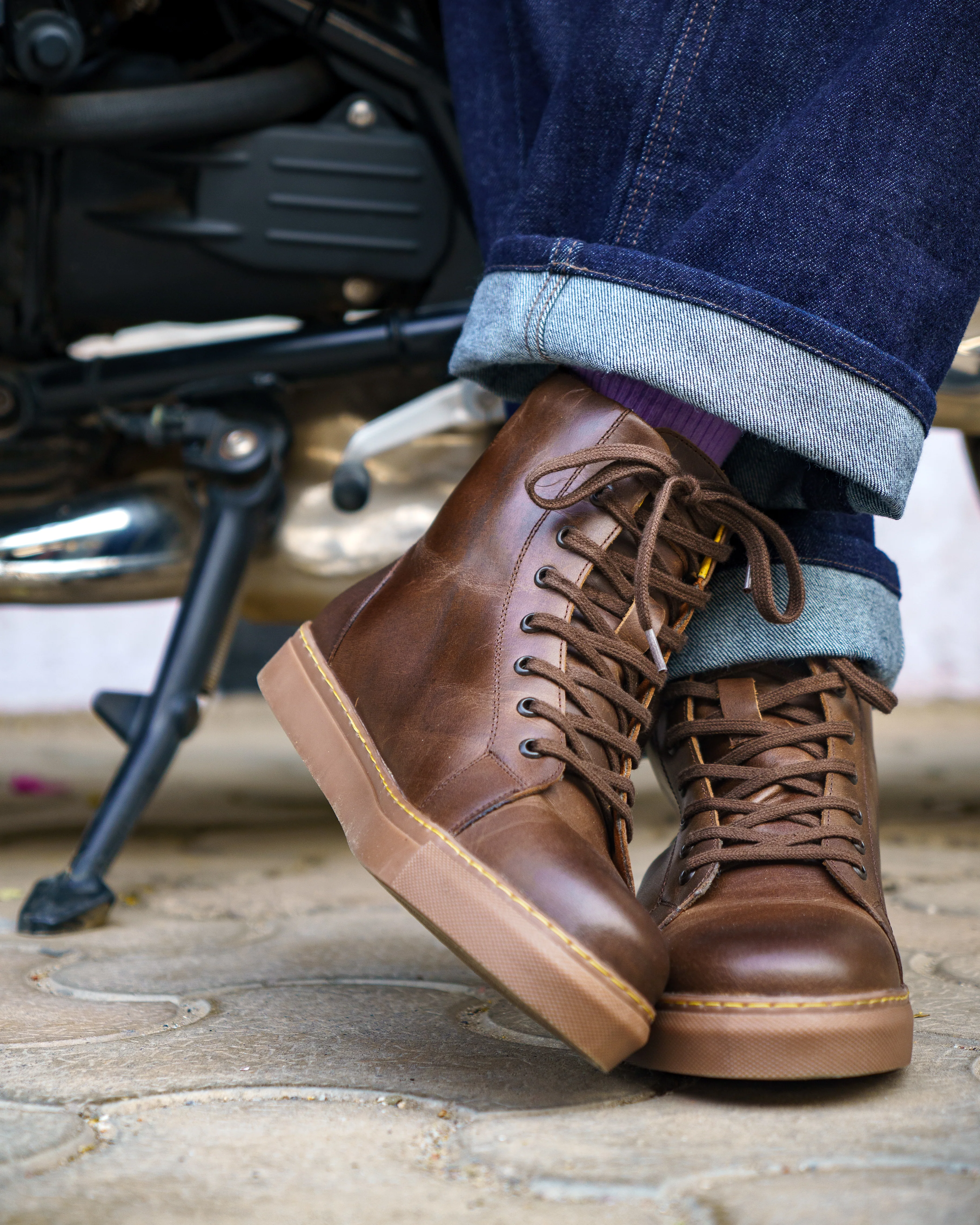 esc: men's riding sneakers mocha with shoe protector