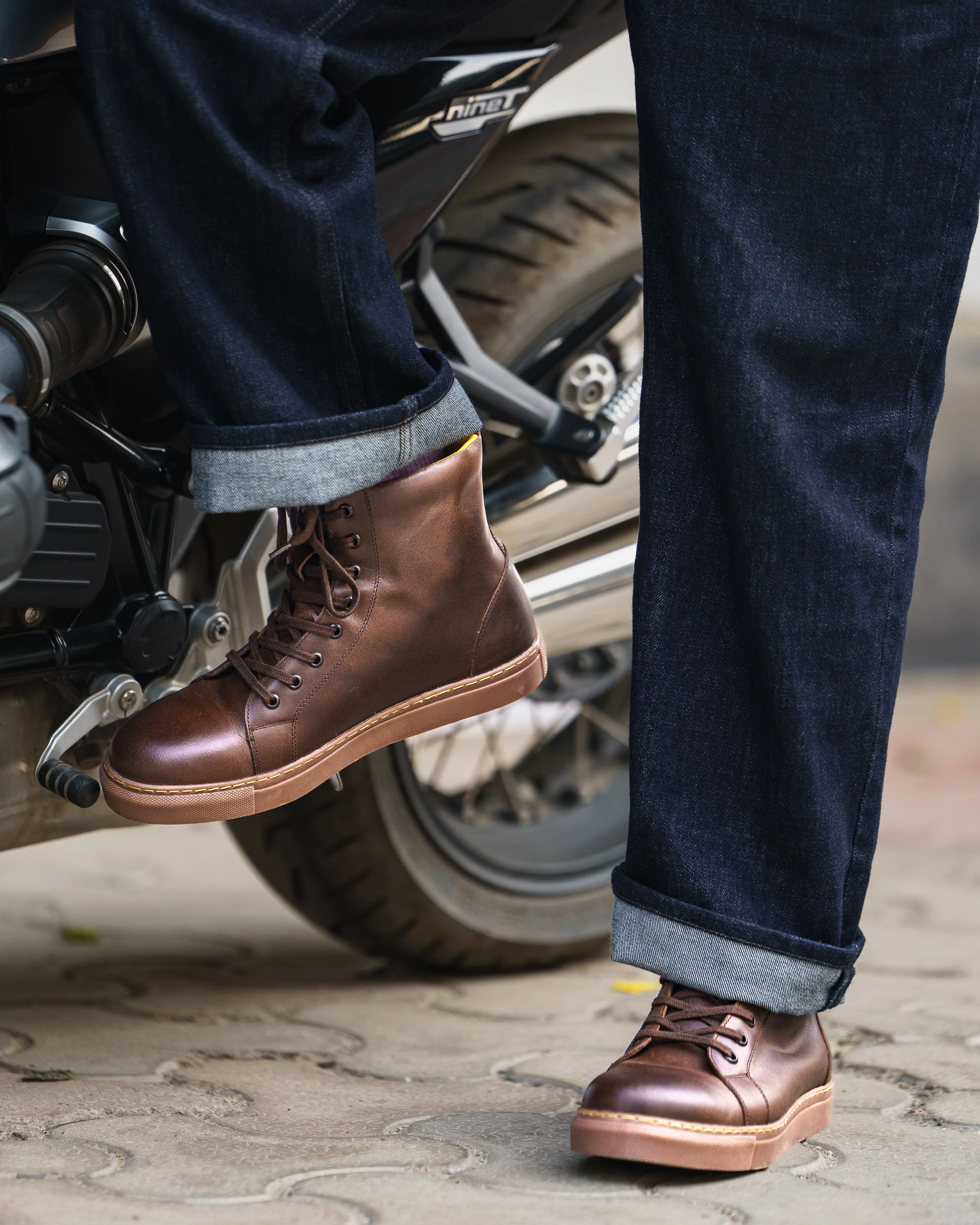 esc: men's riding sneakers mocha with shoe protector - Image 2