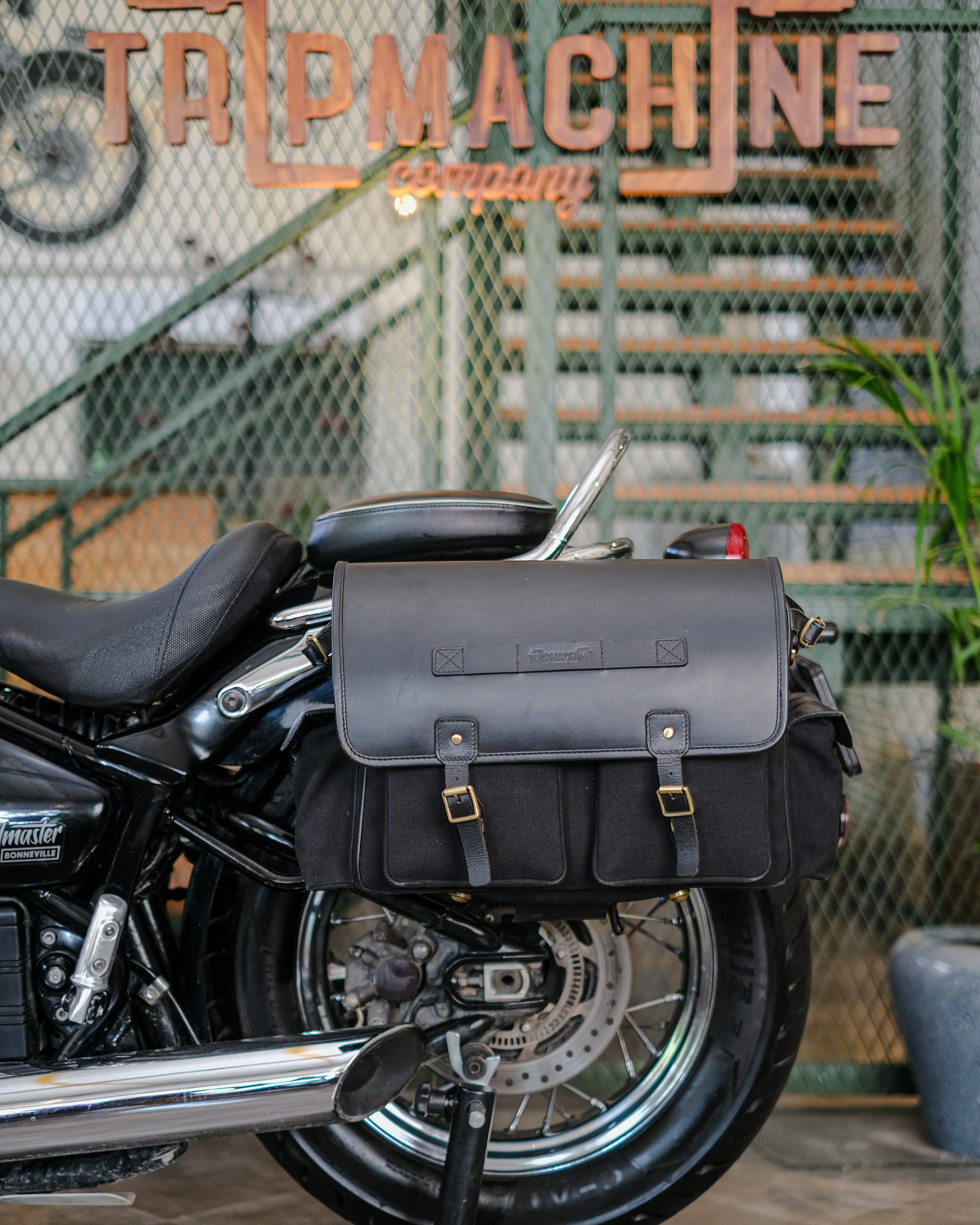expedition saddlebag for speedmaster - Image 36