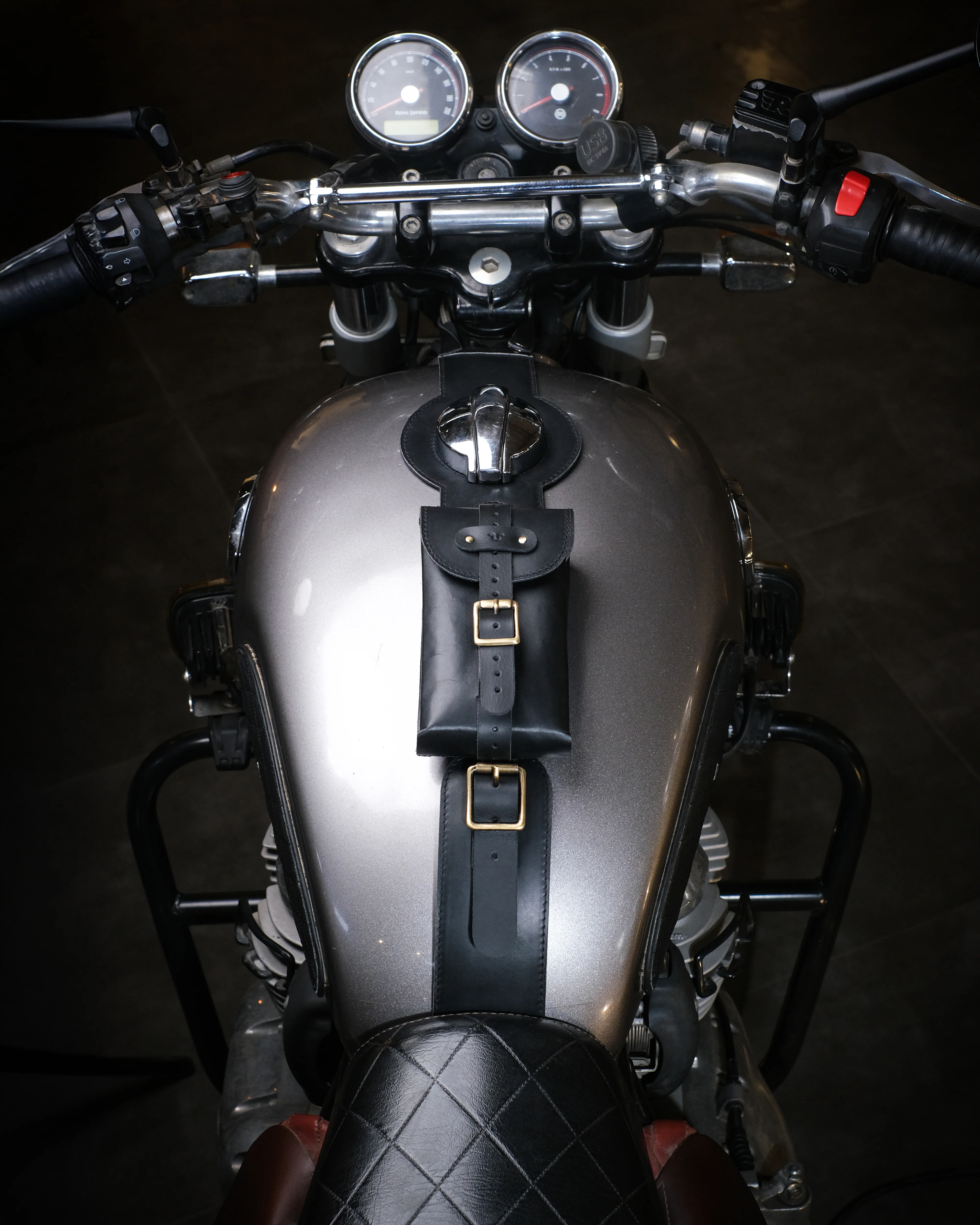 interceptor/gt/bear 650: moto exclusive tank strap - Image 10