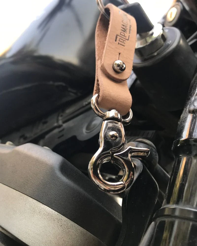 key fob with metallic black - Image 23