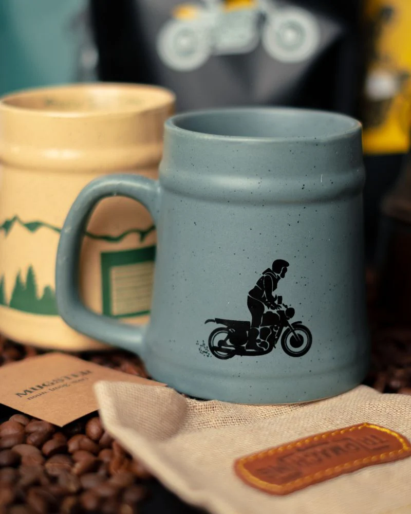 pair of mugsters - Image 4