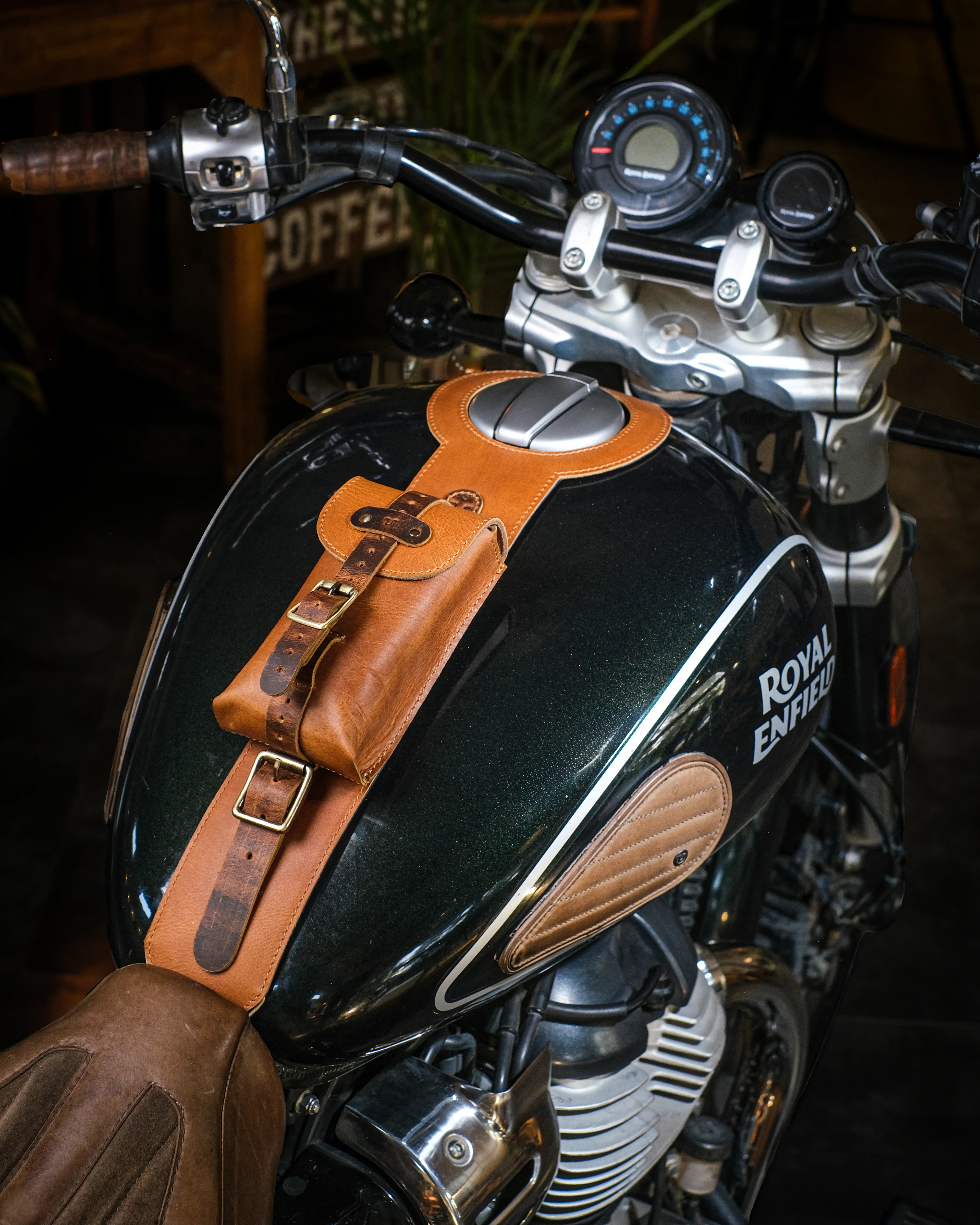 super meteor/shotgun/classic 650: moto exclusive tank strap - Image 22