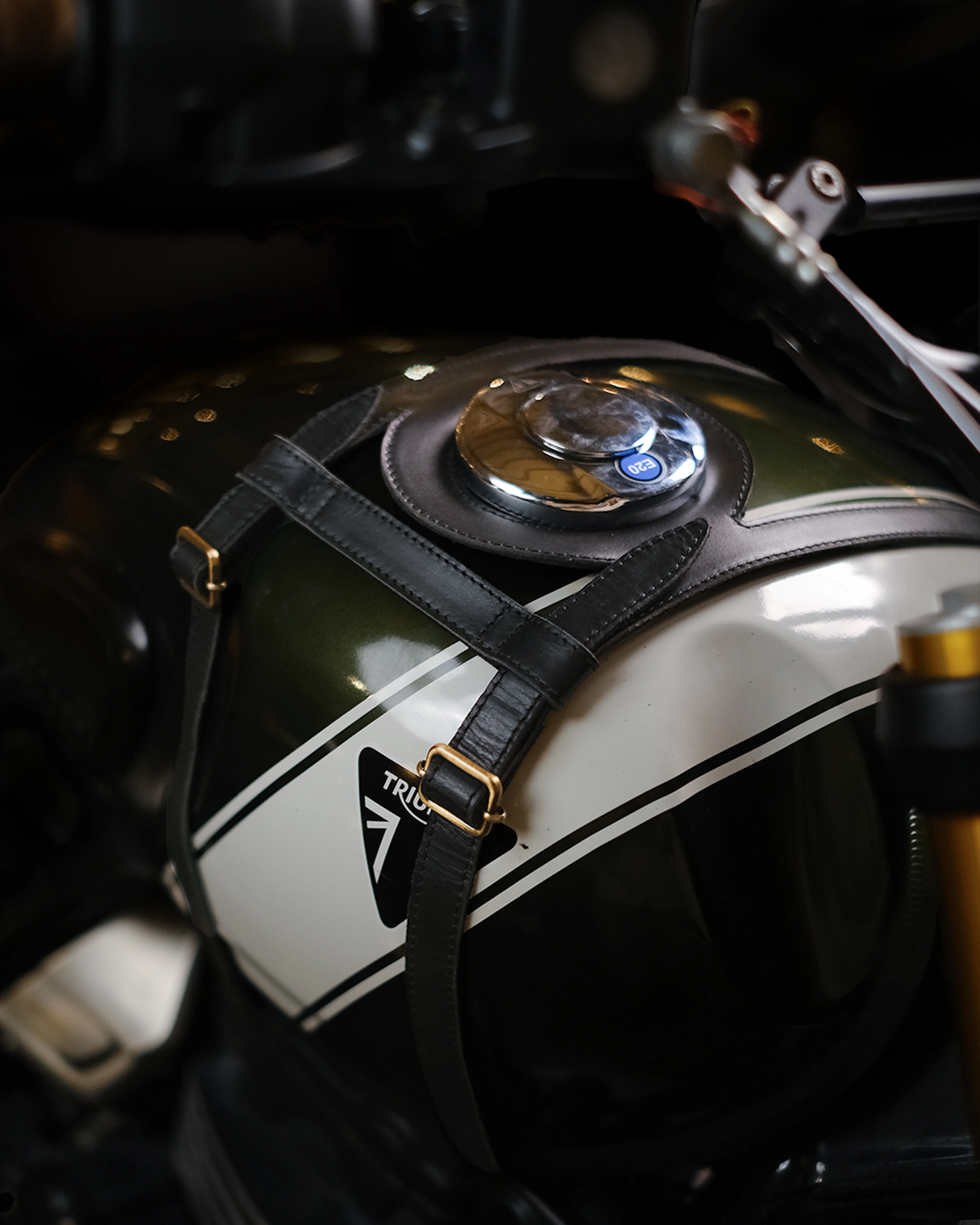 tank strap crafted to fit triumph 400 - Image 9