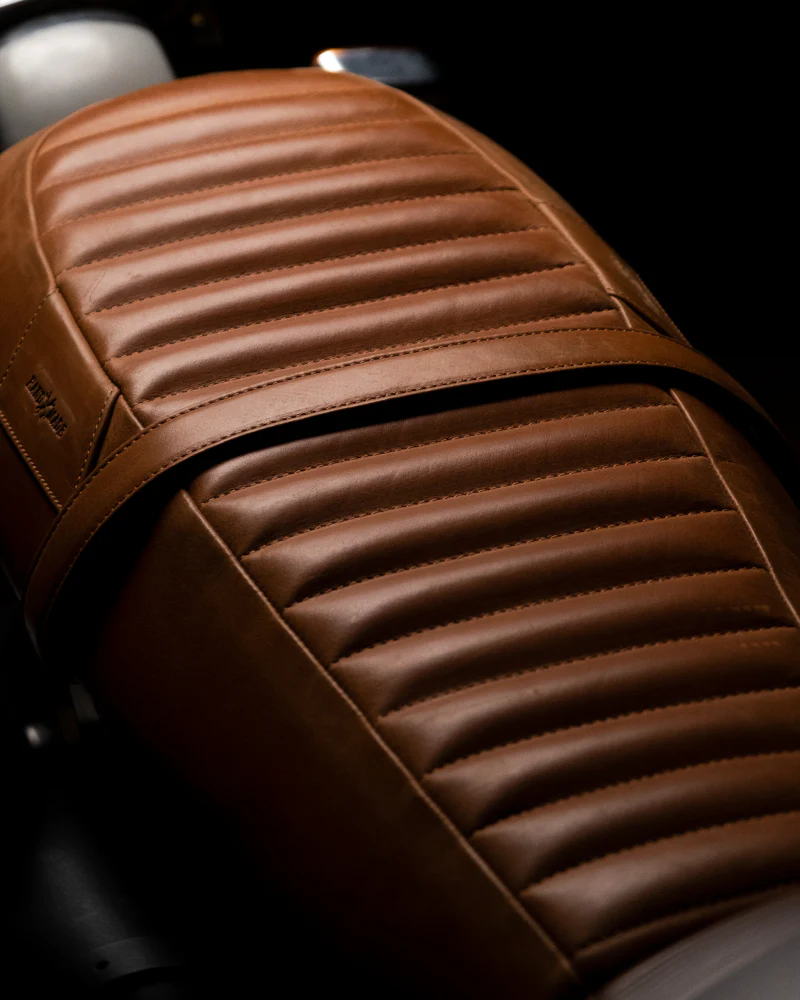 touring leather seat crafted to fit royal enfield interceptor 650 / gt 650 - Image 17
