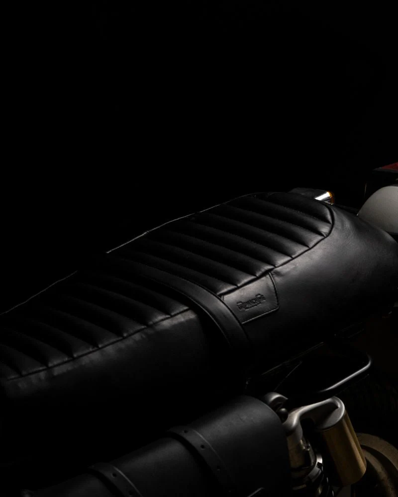 touring leather seat crafted to fit royal enfield interceptor 650 / gt 650 - Image 4