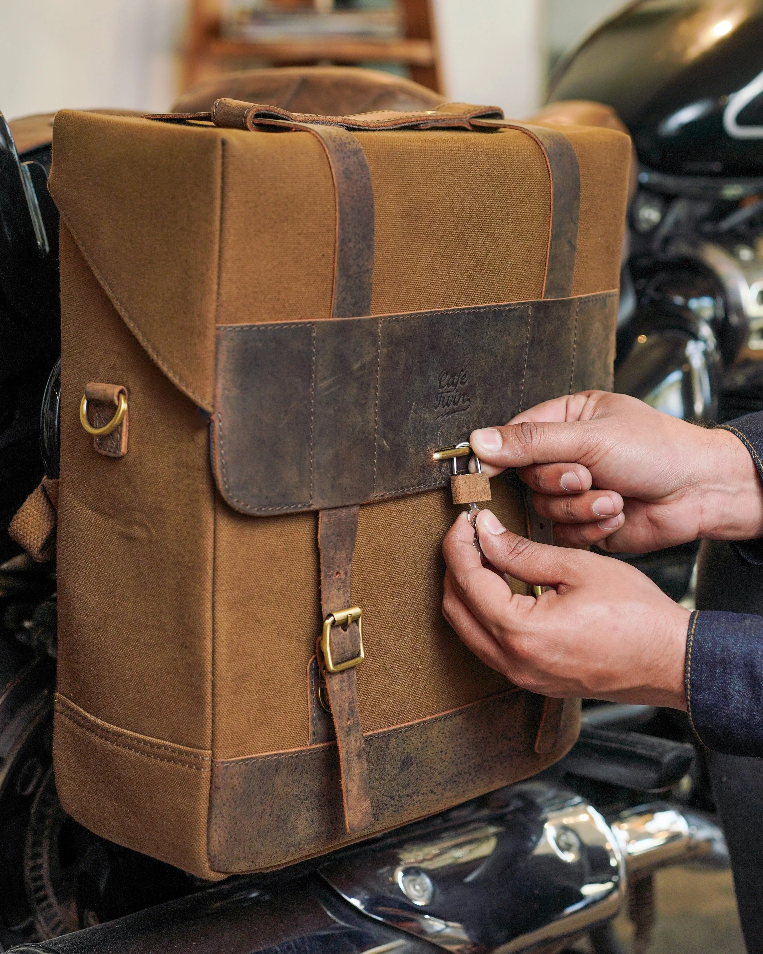 ventura saddlebag for Bonneville (2001-2016) - Image 6
