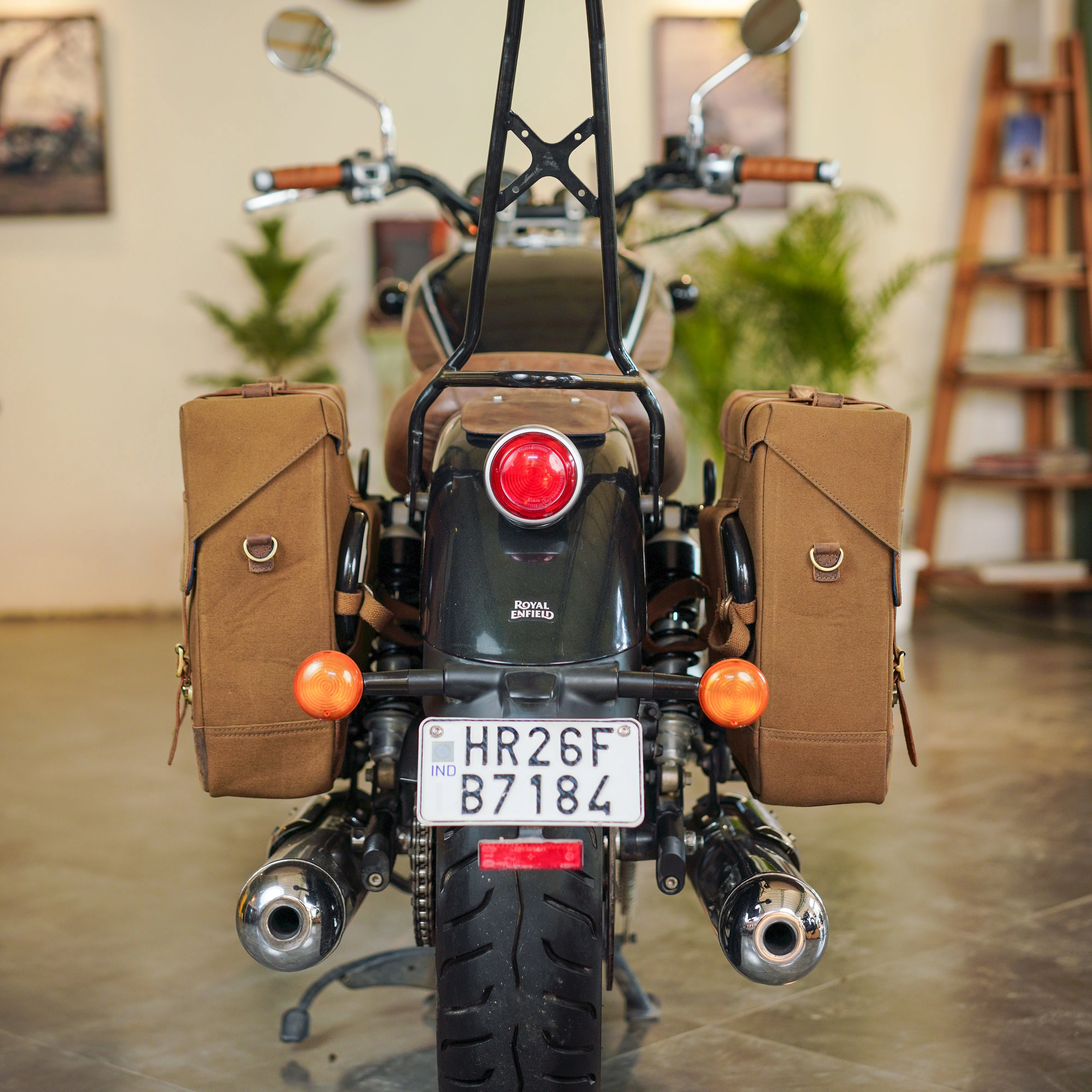 ventura saddlebag for super meteor 650 - Image 10