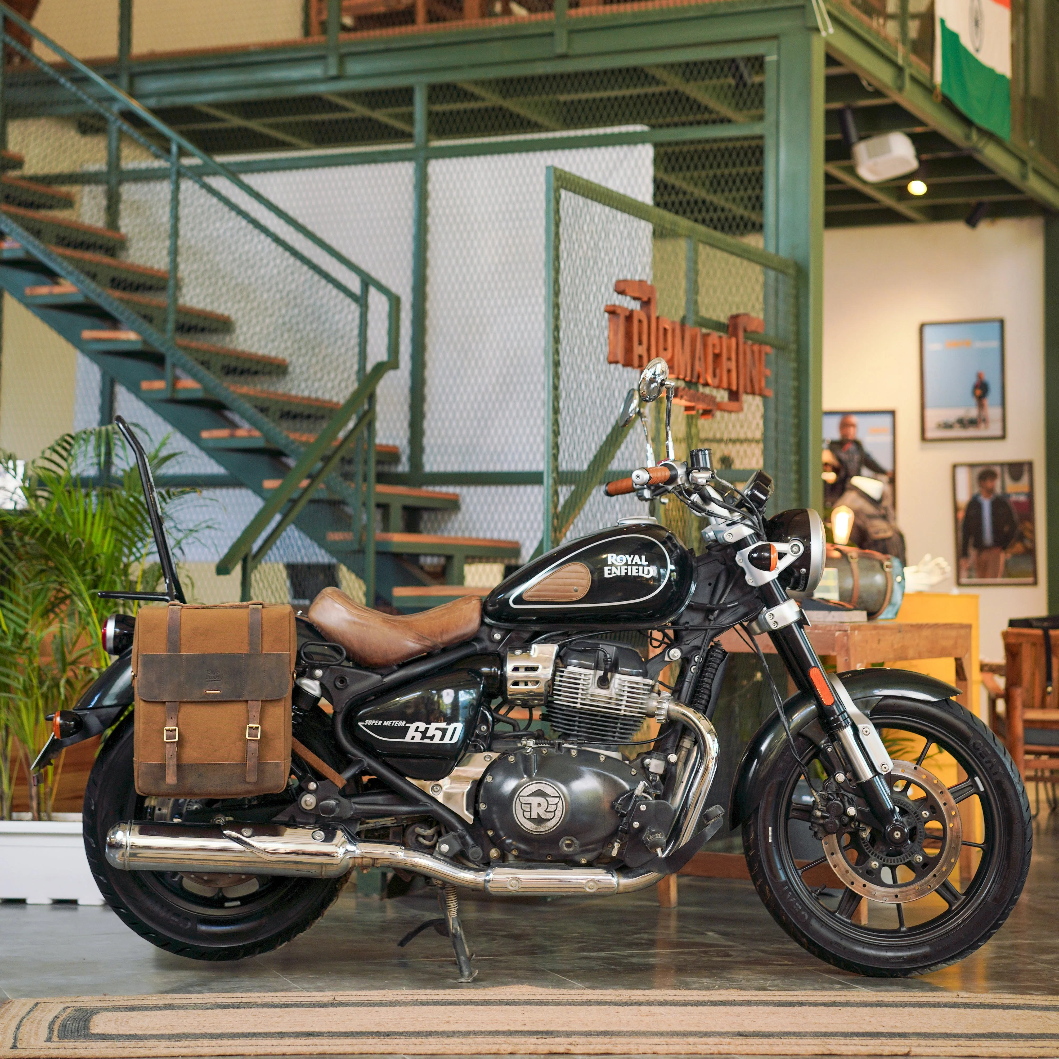 ventura saddlebag for super meteor 650 - Image 9